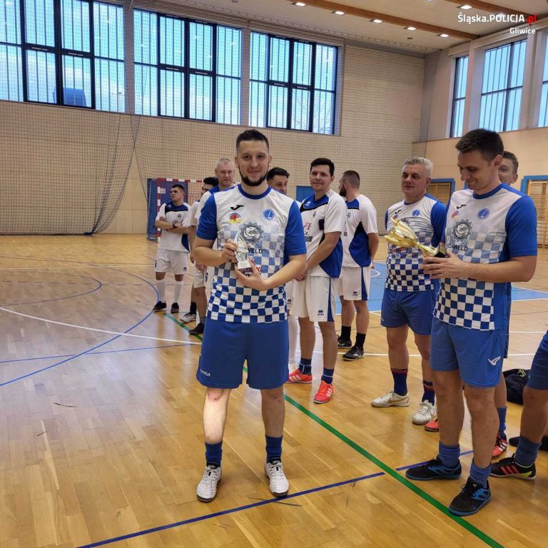 Policjanci grali w piłkę. Który komisariat wygrał?