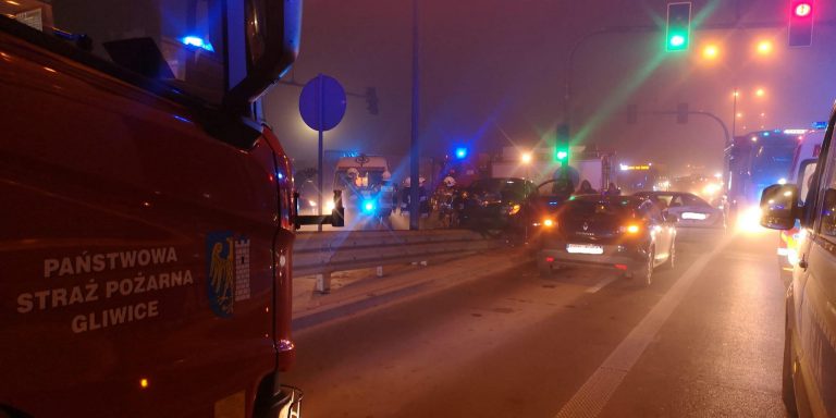 Zderzenie na ul. Rybnickiej. 2 osoby ranne