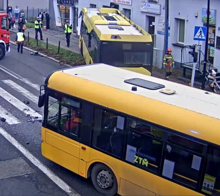 Wypadek autobusów w Gliwicach. Zobacz zderzenie na filmie