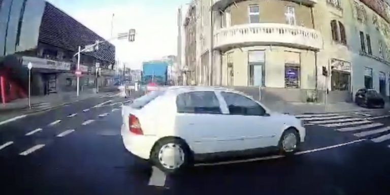 Kierowcy nie zatrzymują się przed znakiem STOP (wideo)