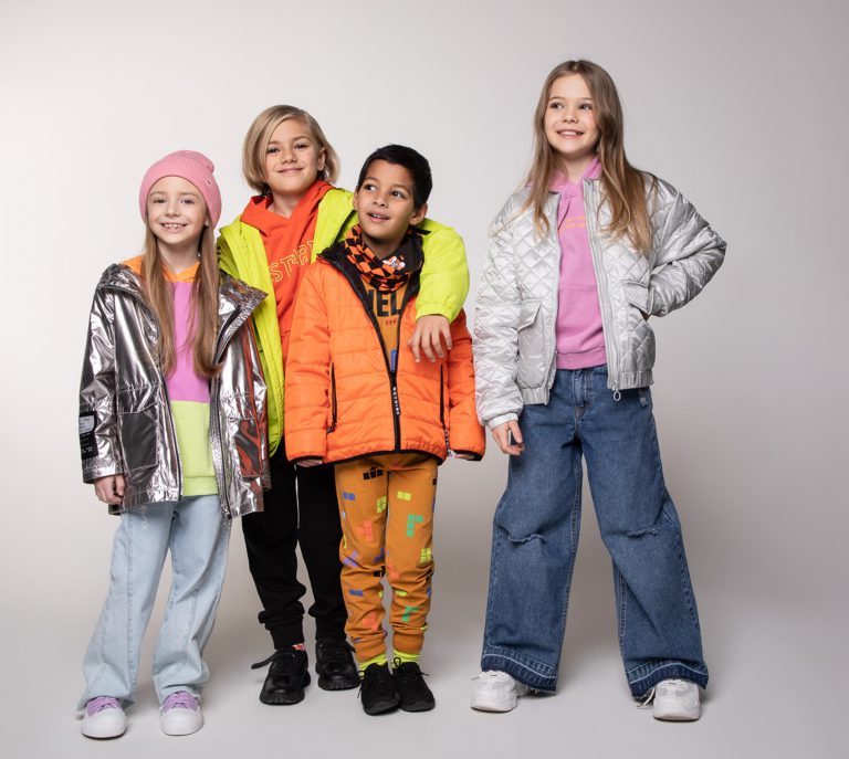 Jaką kurtkę na wiosnę wybrać dla chłopca i dziewczynki?