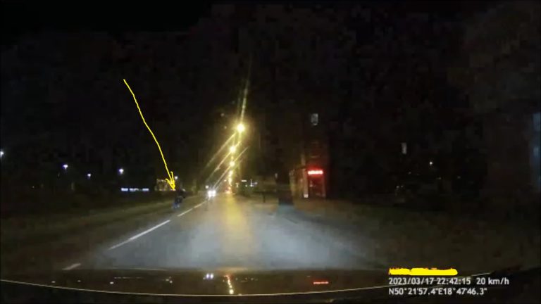 Pijany na rowerze. Jechał od krawężnika do krawężnika