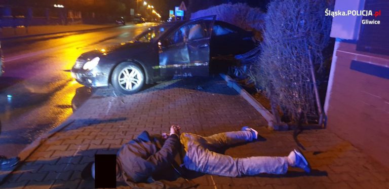 Pościg w Gliwicach. Uciekinier doprowadził do zderzenia
