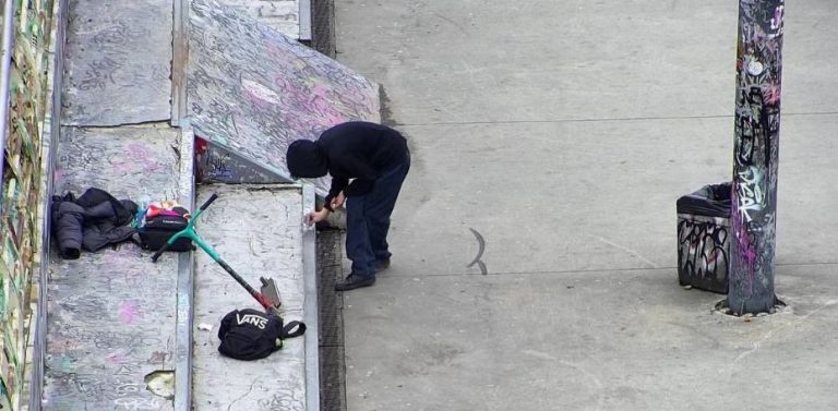 Pisał markerem na pl. Krakowskim. Zatrzymali go strażnicy miejscy