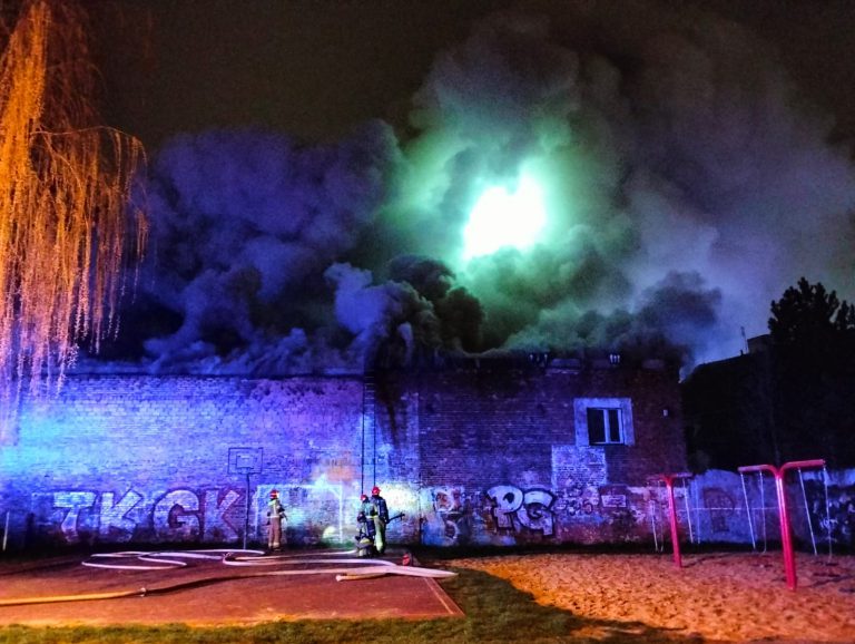 Pożar w Gliwicach. W budynku magazynowano tworzywa sztuczne