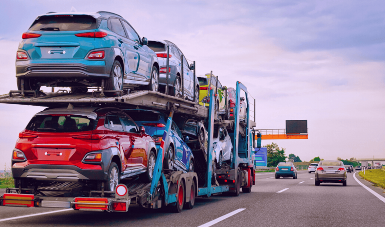 Transport samochodów – na co zwrócić uwagę podczas szukania przewoźnika?