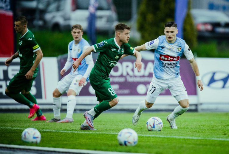 Chrapek strzelił, a Plach obronił rzut karny. Piast wygrał