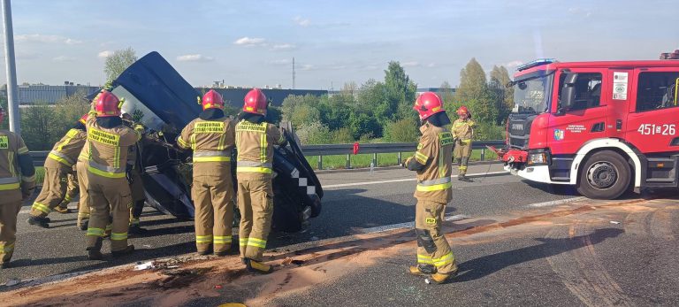 Dachowanie samochodu na A4 w Gliwicach