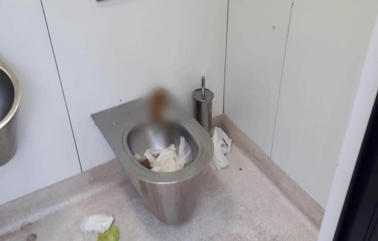 Toalety miejskie w Gliwicach nieczynne lub bardzo zanieczyszczone