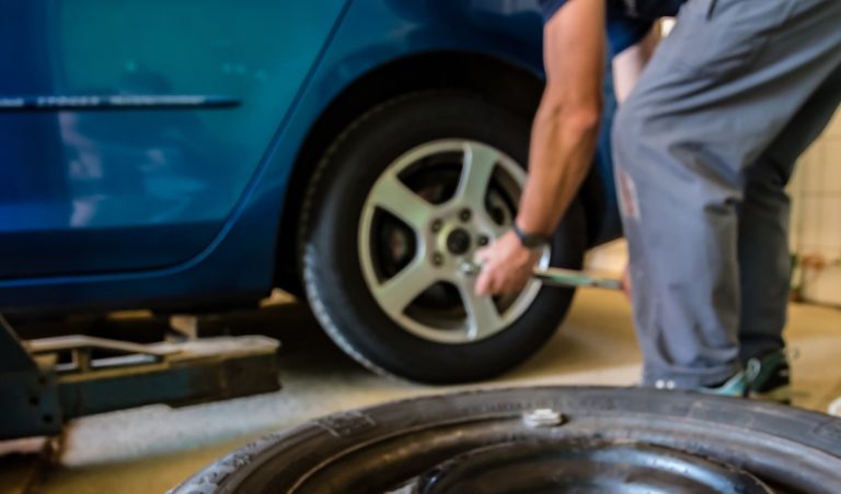 Gliwiczanie chwalą policjantów. Wymienili koło w samochodzie