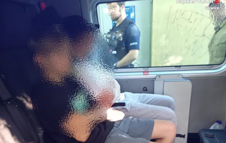 Młodzi chłopcy uciekali na kradzionym skuterze przed policją