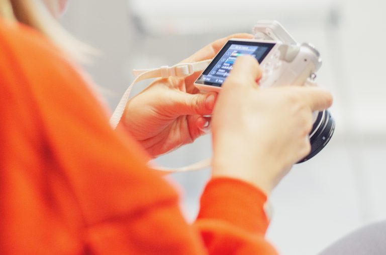 Czy można samodzielnie wykonywać zdjęcia do dokumentów?