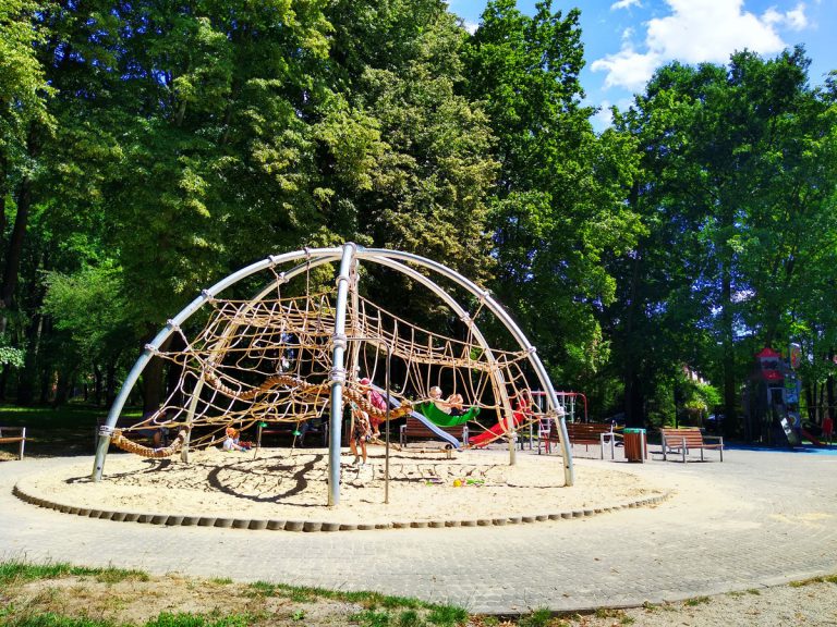 Nowe urządzenie linowe w Gliwicach. Atrakcja dla dzieci