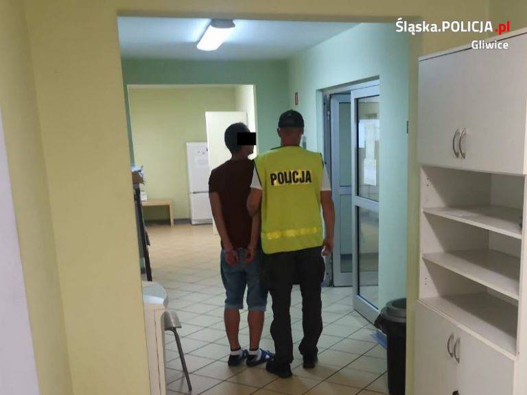 Spłonęły auta księży z Gliwic. Podpalacz wrócił popatrzeć