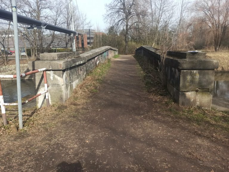 Zamykają kładki nad Kłodnicą. Jedna zostanie wyburzona