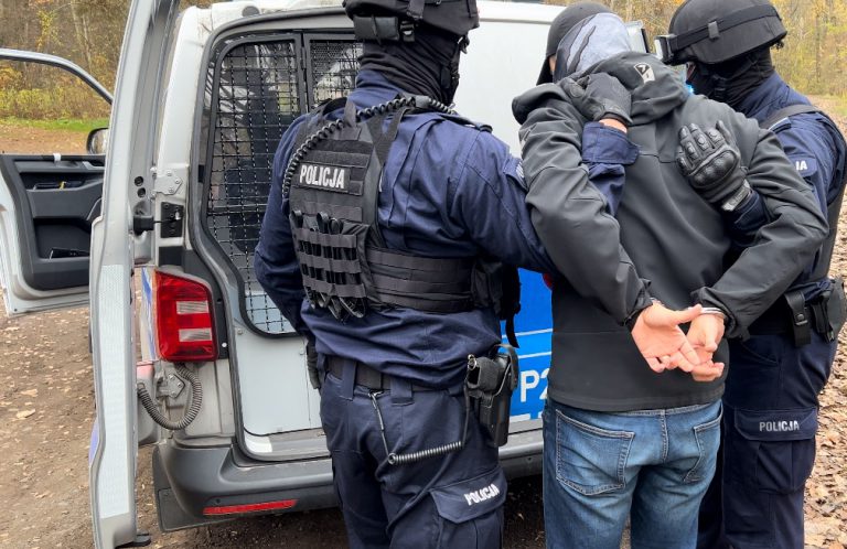 Zaginięcie 14-latki i 57-latka. Policja zatrzymała 4 osoby