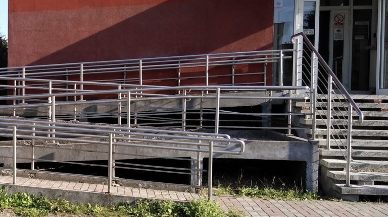 Gdy spotkasz osobę z niepełnosprawnością. Praktyczny poradnik