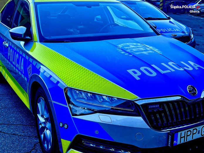 Radiowóz w nowych barwach - policja Gliwice