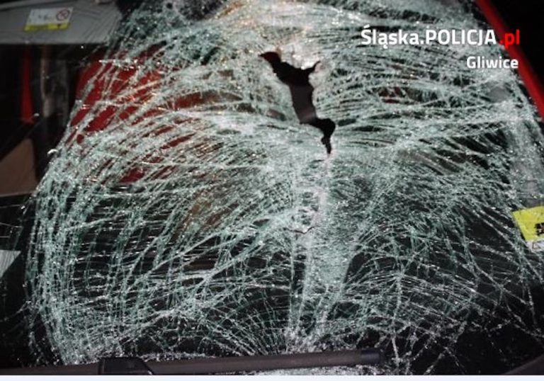 Potrącenie na Toszeckiej. Kierowca uciekł i zostawił poszkodowanego