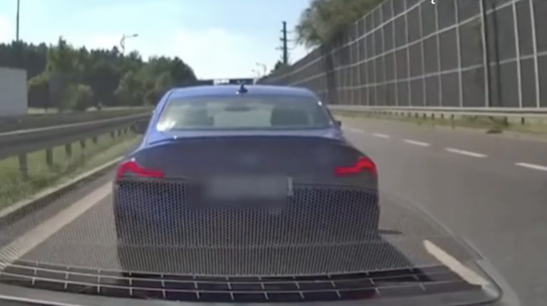 Kierowca BMW był agresywny na drodze. Nagranie trafiło do „drogówki”
