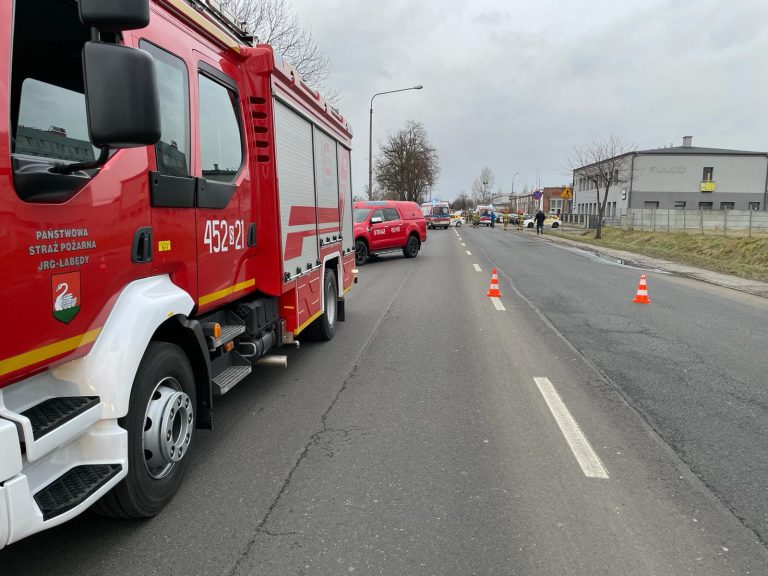 Wypadek na ul. Portowej. 2 osoby poszkodowane