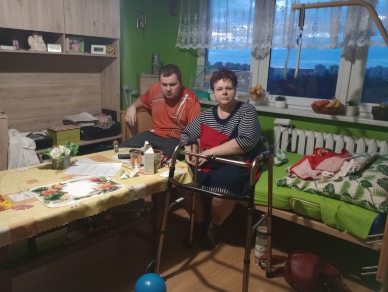 Gliwiczanin potrzebuje pomocy. Jego mamę potrącił samochód