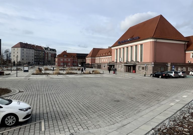 Tablice na przystankach w końcu zaczną działać