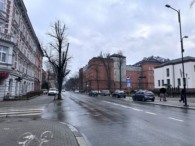 Peron autobusowy przy ul. Kościuszki? Na razie nie ma autobusów, które tamtędy jeżdżą