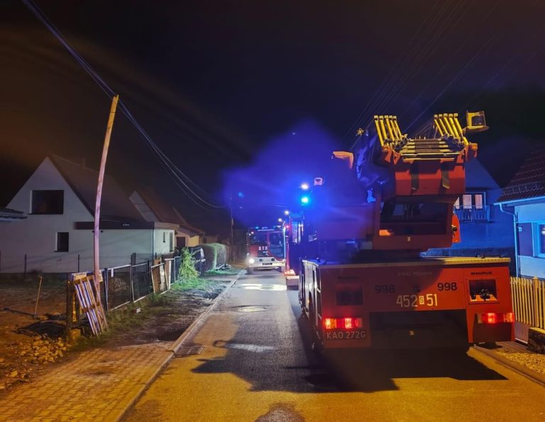 Pożar domu w Gliwicach. Straż dotarła do źródła ognia