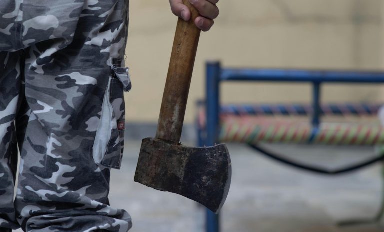 Mężczyzna z siekierą groził gliwiczaninowi. Akcja na ul. Zabrskiej