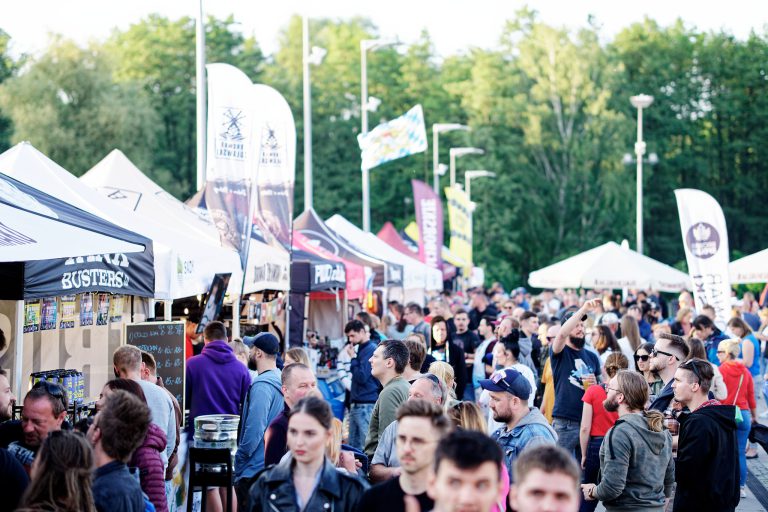 Lotny Festiwal Piwa w Gliwicach już w ten weekend –  trzy dni niezapomnianej zabawy [silent disco, pubquiz, koncerty]!