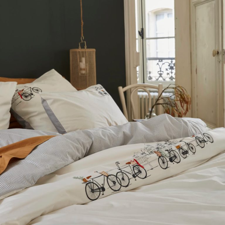 Jak urządzić piękną i funkcjonalną sypialnię?