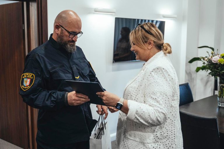 Uratował tonącego mężczyznę. Bohaterski czyn strażnika miejskiego z Gliwic