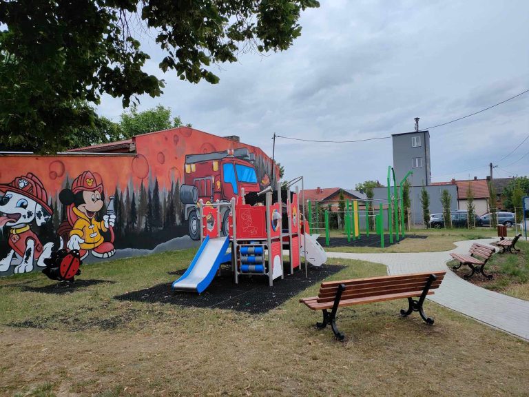 Nowy skwer w Gliwicach. Plac zabaw i siłownia
