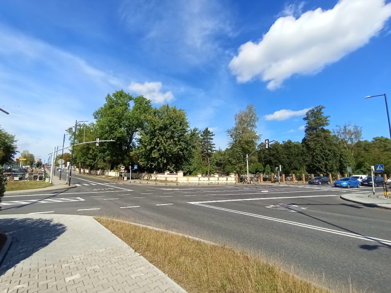 To skrzyżowanie jest często zatłoczone. Zlecono analizę ruchu