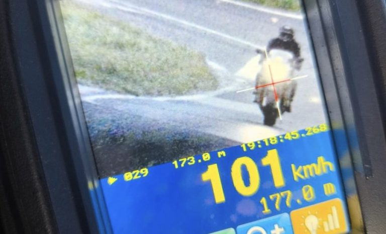 Pędził motocyklem po Łabędach
