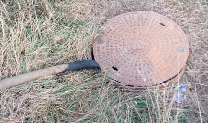 Usuwal nieczystosci do kanalizacji deszczowej