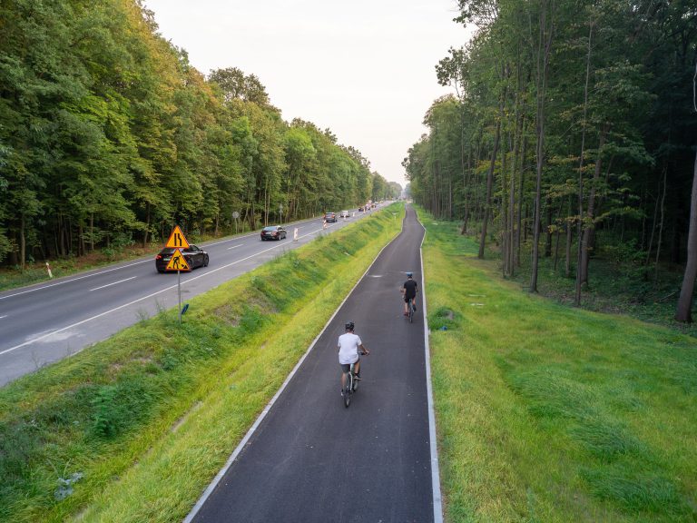 Ścieżka rowerowa do Czechowic w budowie. Będzie wahadło