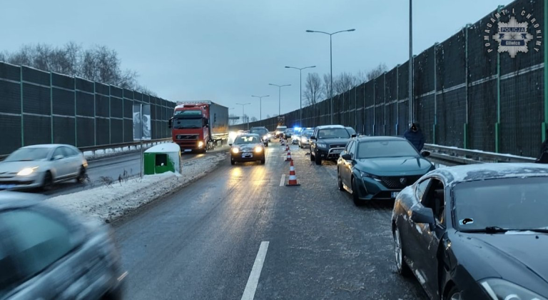 Mnóstwo kolizji od rana w Gliwicach. Dachowanie na DK94