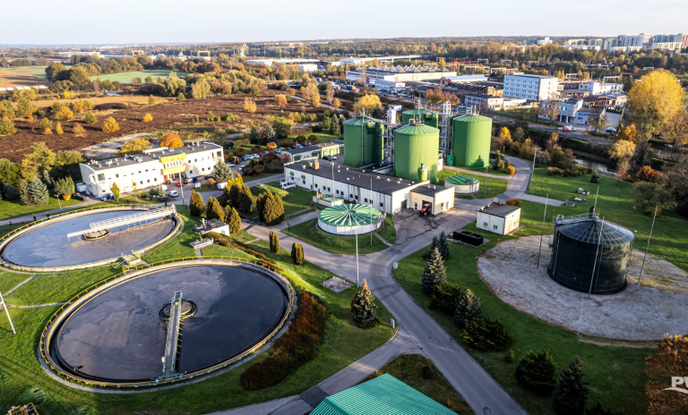 Ktoś wlał do Kłodnicy substancję oleistą. Oczyszczalnia musi walczyć ze skutkami