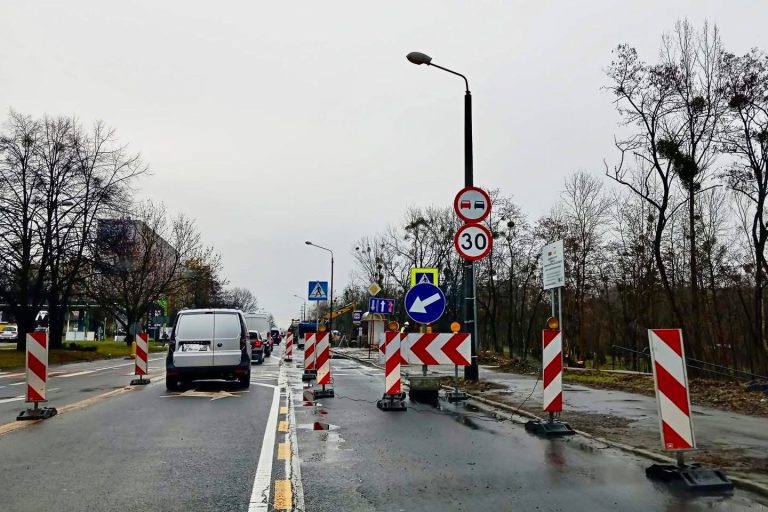 Utrudnienia na Toszeckiej. Trwają prace