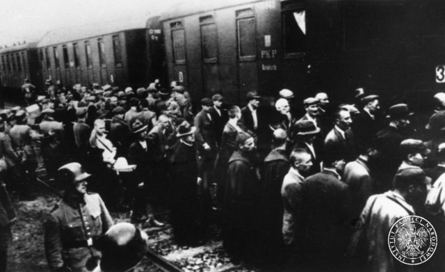 Pierwszy transport do Auschwitz Wikimedia IWM domena