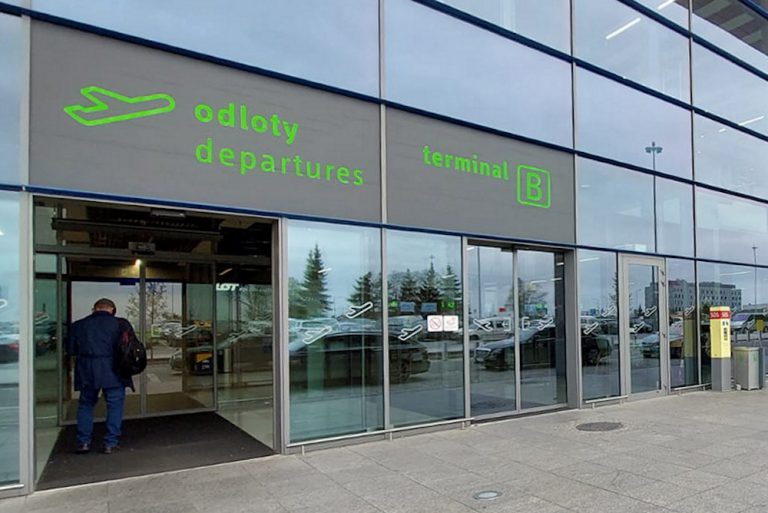 Postrzelenie funkcjonariuszki SG na lotnisku w Pyrzowicach. 27-latka nie żyje