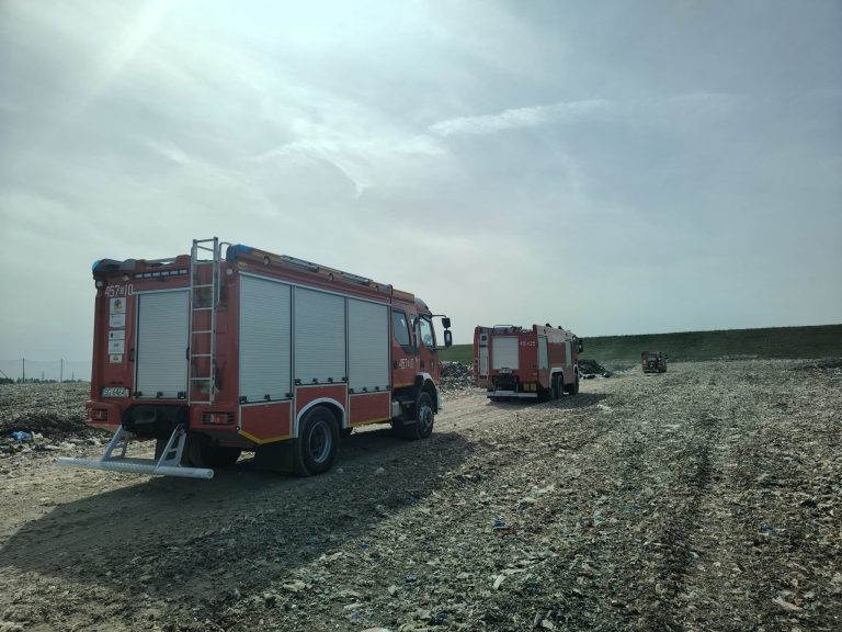 Pożar na składowisku śmieci w Gliwicach. Profesjonalna postawa pracowników