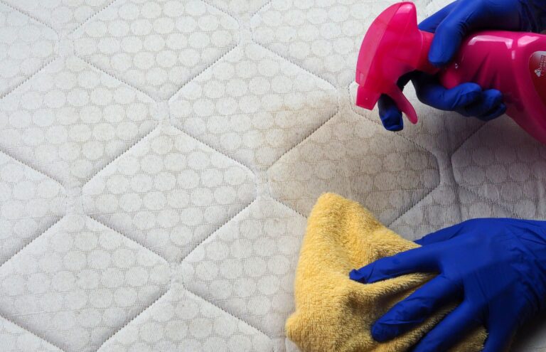Co warto wiedzieć o praniu materaca – jak często go prać?