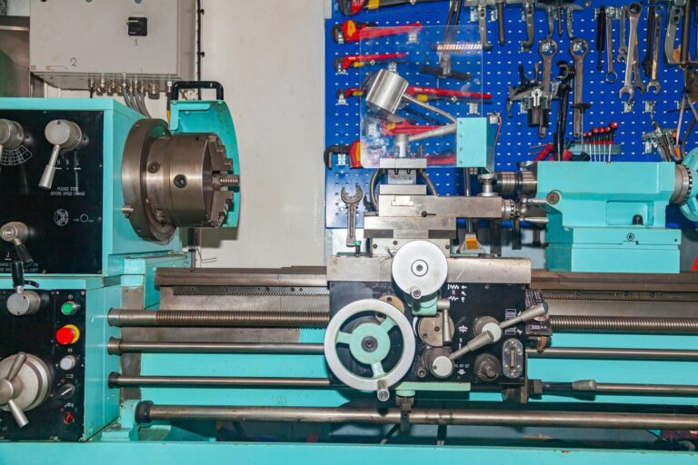 Dystrybutor tokarek CNC: Gdzie kupić nowoczesne maszyny CNC do toczenia?