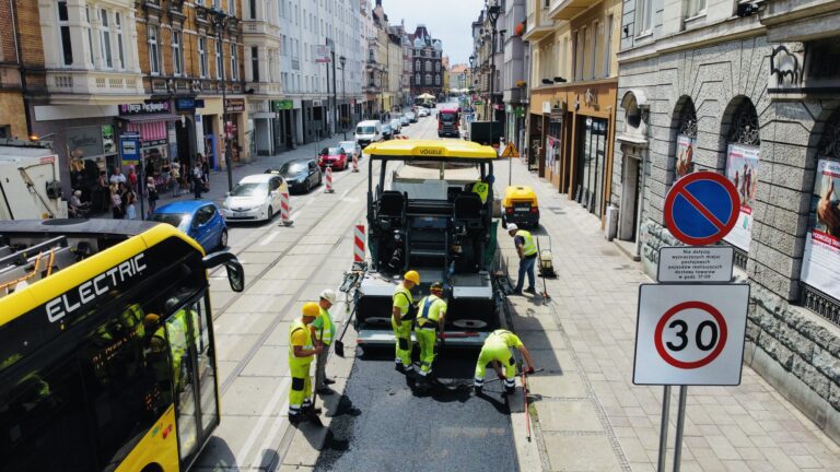 Asfalt na ul. Zwycięstwa? PRUiM testuje nowe technologie