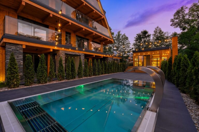 Białka bez tłumów – jak wypoczywać spokojnie w szczycie sezonu?