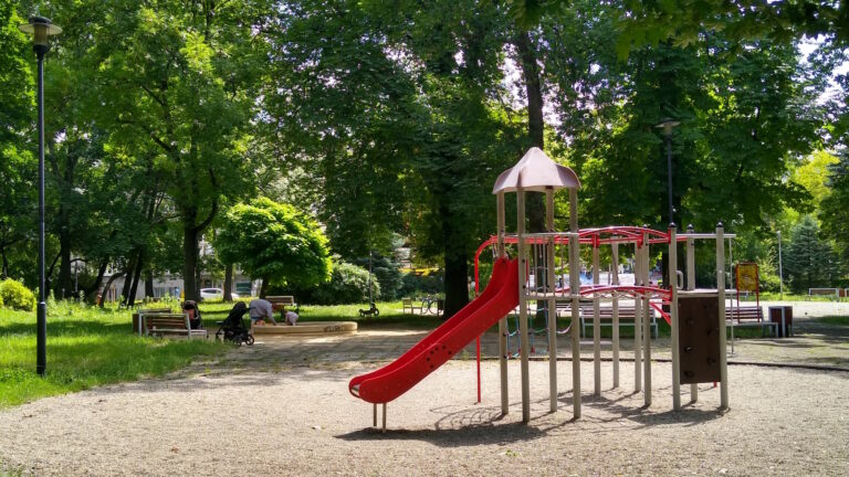 Rusza modernizacja placu zabaw na skwerze Dessau