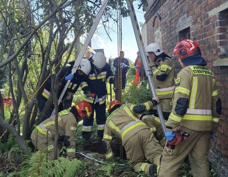 Mężczyzna wpadł do studni. Lądował śmigłowiec LPR